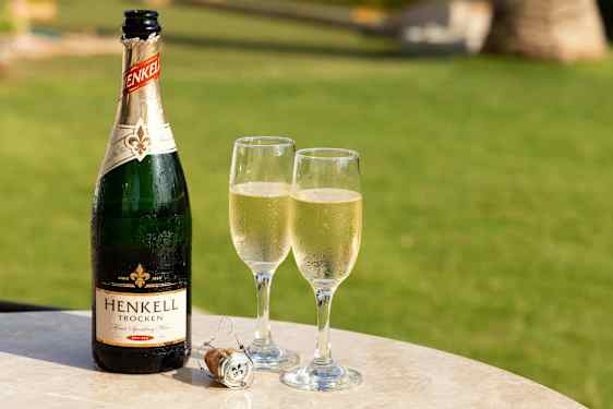 Kuohuviiniä huoneeseen