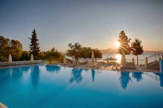 uima-allas, meri ja auringon lasku