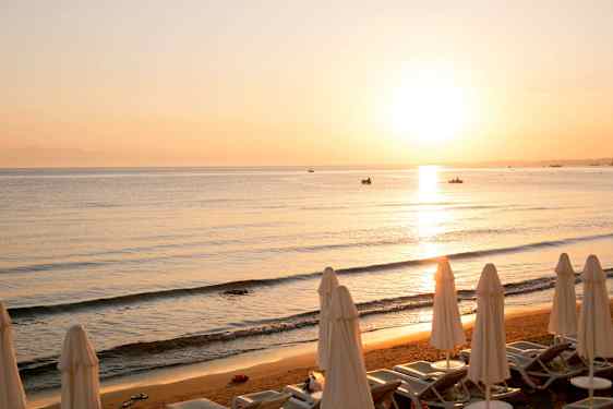 Sunprime Dogan Side Beach auringonlaskussa