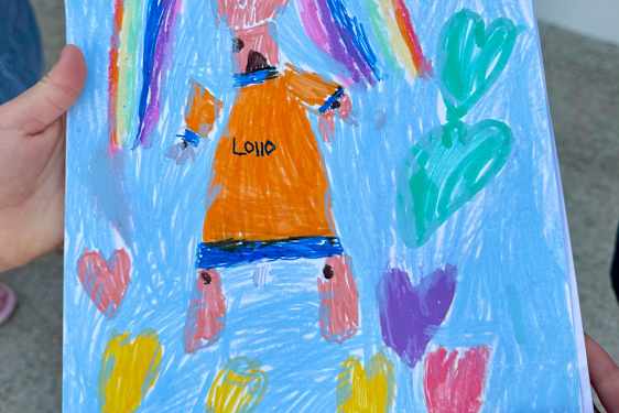 Lapsen piirros Lollosta