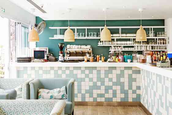 Larnakassa on tasokkaita putiikkeja, hyviä ravintoloita ja trendikkäitä kahviloita.