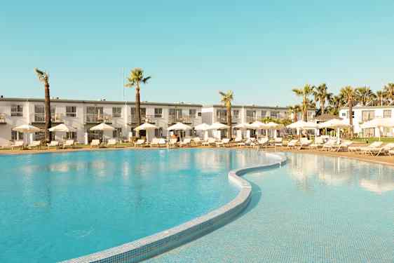 Sunprime Ayia Napa -hotellin allasalue