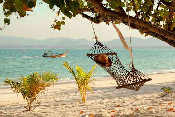 Riippumatto hiekkarannalla