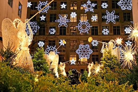 Vackra änglar och fina juldekorationer