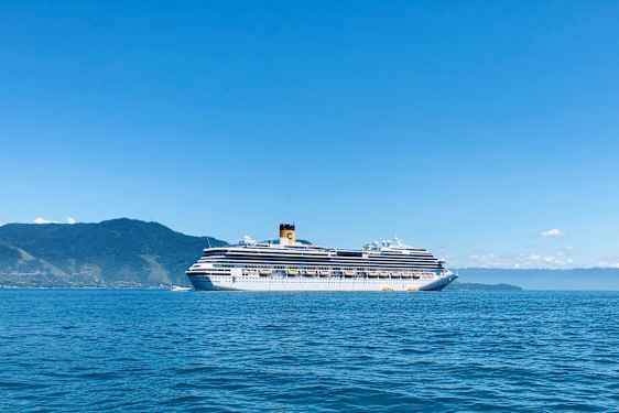 Risteilyalus merellä