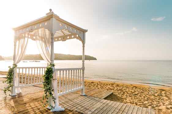 Vihkipaikka rannalla