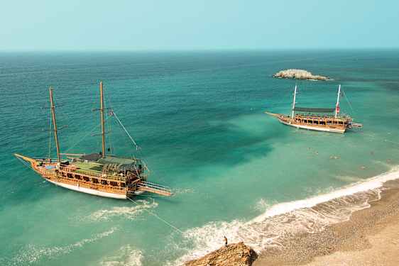 Veneitä rannan tuntumassa Turkissa