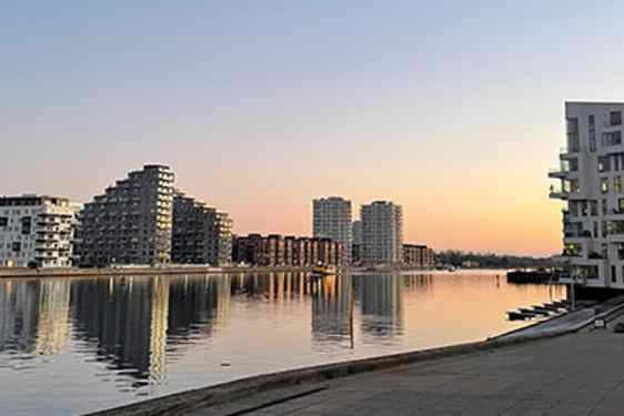 Kööpenhaminan satamaa auringonlaskussa