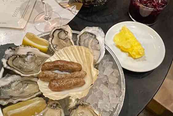 Ostereita ja samppanjaa