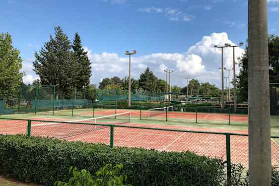 Paloma Resortin tenniskentätä