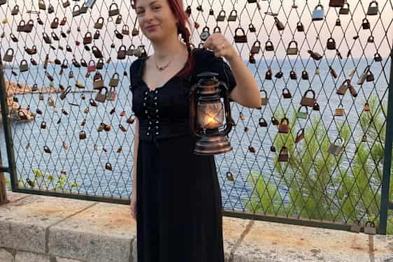 Opas kummituskierroksella