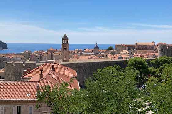 Vanhakaupunki kaupunginmuurilta päin