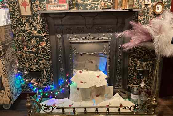 Tylypahkan hyväksymiskirjeet tulevat takan kautta