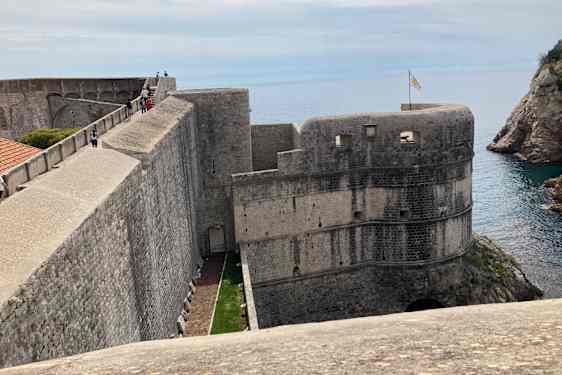 Hyvin säilynyt kaupunginmuuri