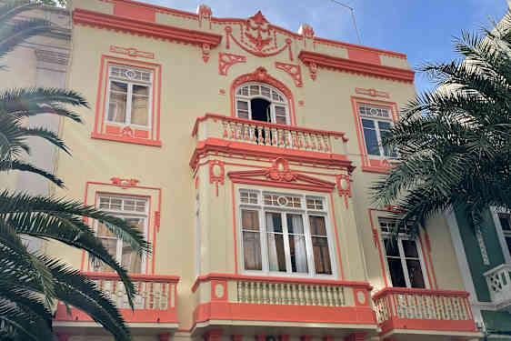 Las Palmasissa voit ihastella kauniita rakennuksia.