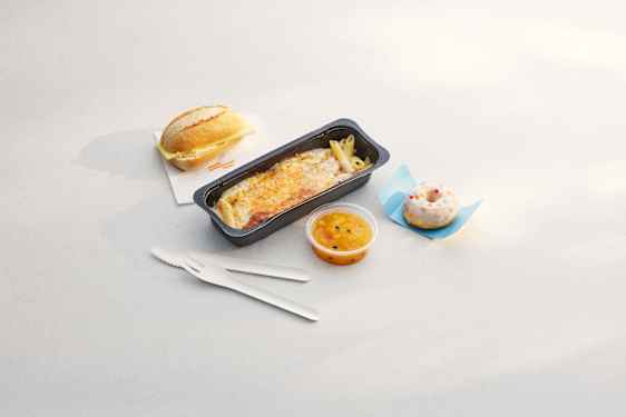 Lastenateria lennolla: jauhlihakastiketta lisukkeineen