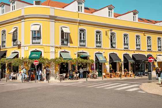 Lissabonin värikkäitä rakennuksia