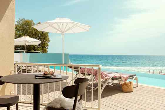 Club House Pool Suite