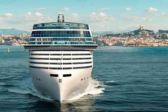 MSC alus lähdössä Napolista