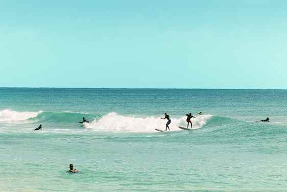 Kaksi surffaajaa Kap Verdellä
