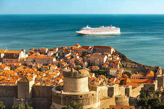 Norwegian Cruise Line risteilyalus Dubrovnikissa