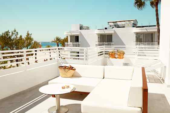 Royal Family Rooftop Suite