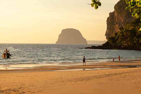 Charlie Beach, Koh Mook