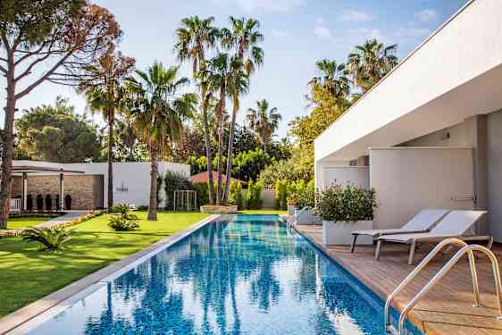 Hotellit Turkissa, joissa oma allas tai pääsy terassilta altaaseen