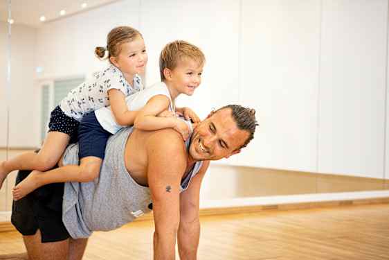 Perhejumppa ja perhejooga