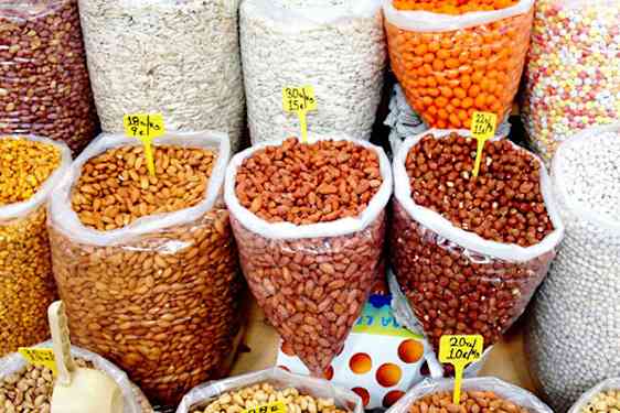 Pähkinöitä Nicosian torilla