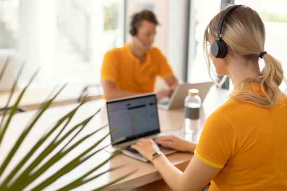 Henkilökuntaamme työskentelemässä