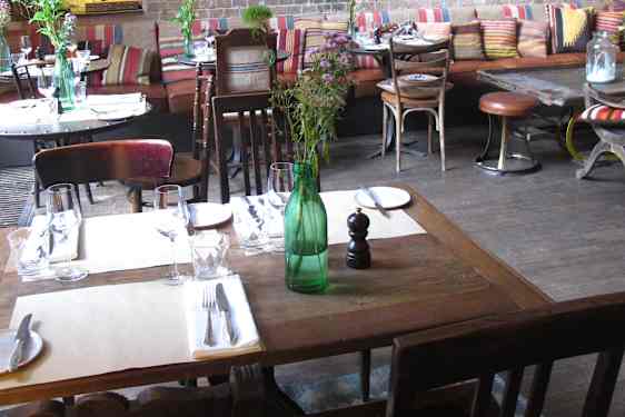 Ruokaa ekologisella konseptilla Berliinissä