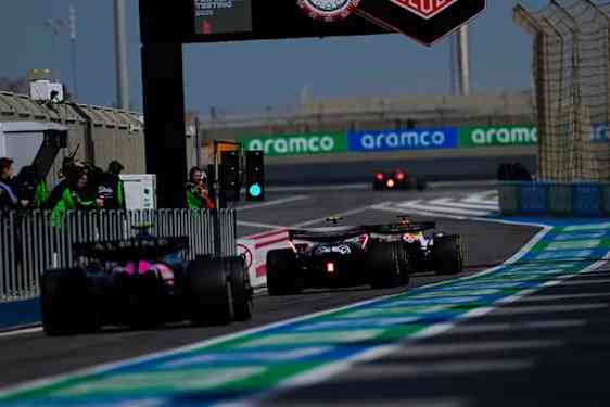 formula-autoja radalla