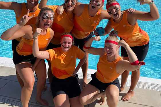 Tjäreborgin oppaat valmiina vesipallo-otteluun