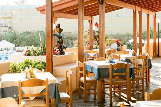 Hotel Albatross, Maleme