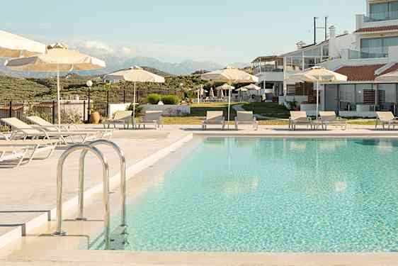 Bella Vista Village -hotellin uima-allas.