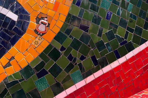 Selaron-portaiden koristelun ykstityiskohtia