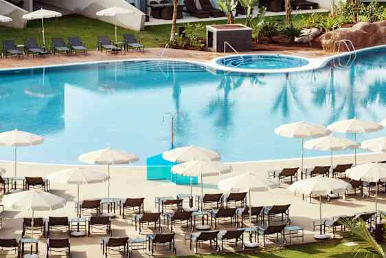 Radisson Blu Resort & Spa Mogan -hotellin allasalue