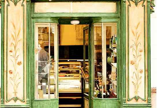 Tyylikäs kahvilan sisäänkäynti Palmassa