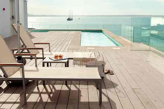 Ponent Mar -hotellin kattoterassin upeat maisemat merelle