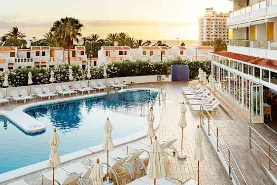 Sunprime Ocean View -hotellin uima-allasalue