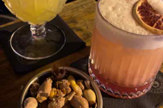Lomaluksusta: drinkit keskellä päivää