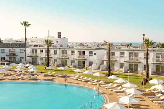 Sunprime Ayia Napa Suites -hotellin allasalue