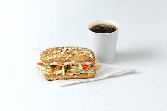 sandwich ja kahvi lennolla