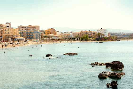 Hanian kaupunki Kreetalla mereltä päin kuvattuna