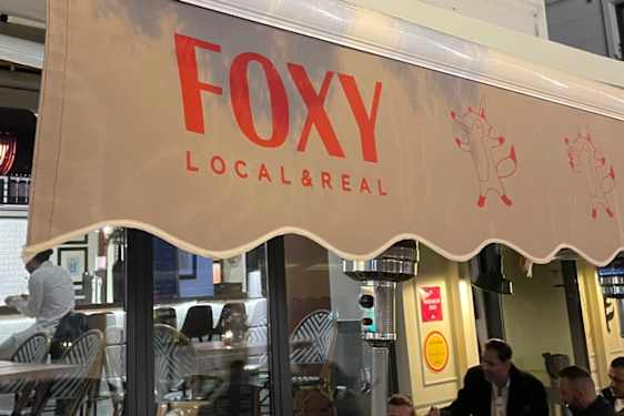 Foxyssa on hyvä paikallinen viinilista ja todella hyviä pikkusyötäviä