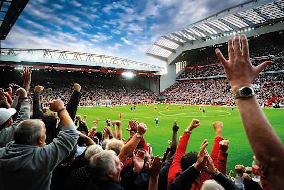 Liverpoolin faneja Anfieldilla