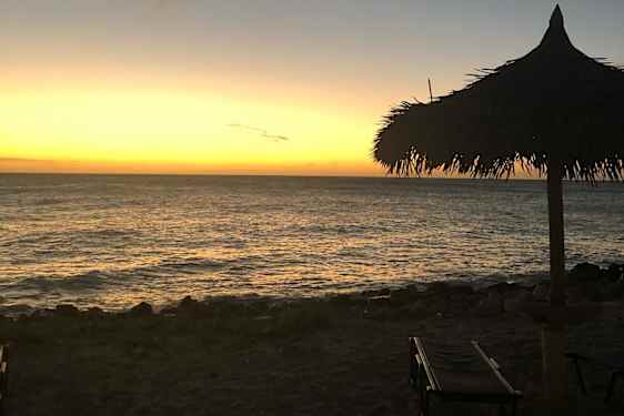 Auringonlasku Aruballa