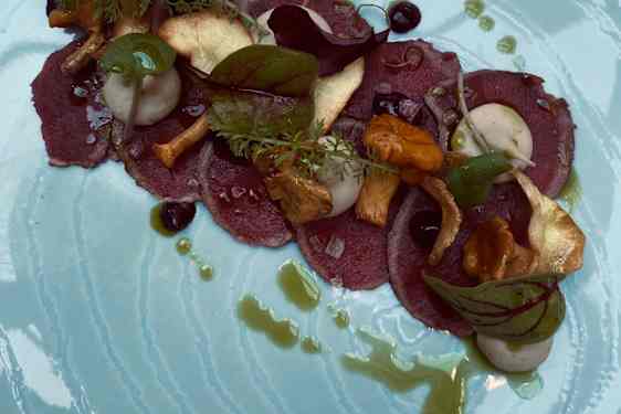 Herkullista ruokaa Deer Restaurant -ravintolassa