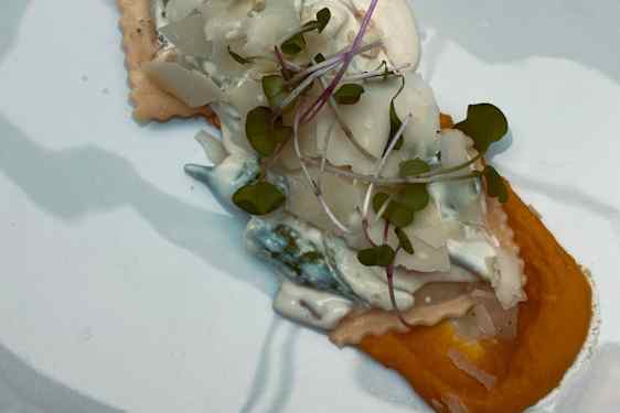 Yksi kuudesta ruokalajista